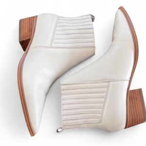 Marc Fisher LTD Yale Pointy Toe Chelsea Bootie White Leather size 7.5